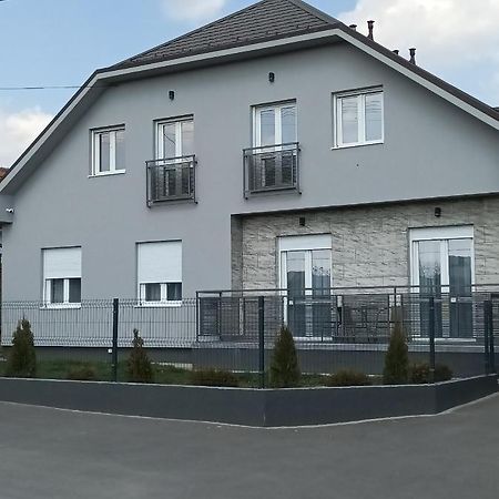 Aaapartmani Indjija Indija Exteriér fotografie